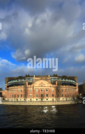 Vista invernale della Casa del Parlamento, Helgeandsholmen, nella città di Stoccolma, Svezia, Europa Foto Stock