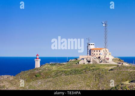 Francia, Pirenei orientali, Port Vendres muniti di cape, Cap Bear faro e la sua classe Semaphore, classificato come monumento storico Foto Stock