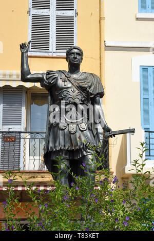 Francia, Var, Frejus, Forum Julii, statua di Giulio Agricola, il generale romano nato a Frejus (intorno all'anno 40) Foto Stock