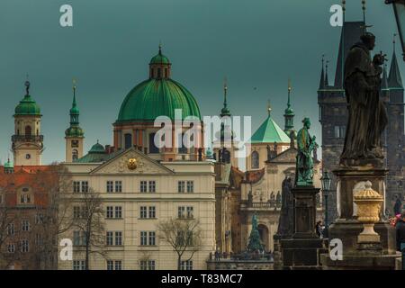 Repubblica ceca, Boemia, Praga, elencati come patrimonio mondiale dall' UNESCO, il Charles Bridge, Foto Stock