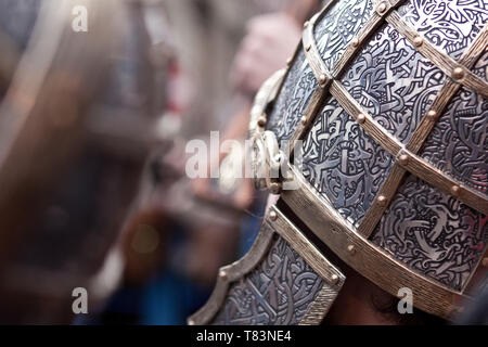 Il 2011 Up Helly Aa casco dettaglio. Up Helly Aa è un fuoco viking festival unico per le isole Shetland, al nord della Scozia, Regno Unito. Foto Stock