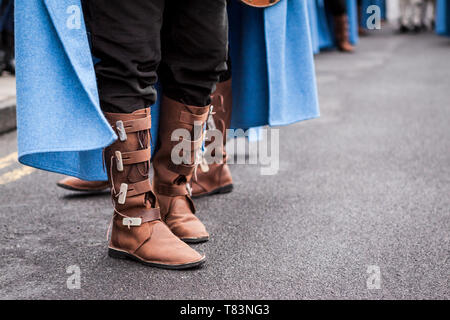 Il 2011 Fino Helly stivali Aa. Up Helly Aa è un fuoco viking festival unico per le isole Shetland, al nord della Scozia, Regno Unito. Foto Stock