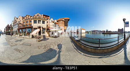 Visualizzazione panoramica a 360 gradi di 360 grado viaggio virtuale intorno alla città vecchia di Danzica. La Polonia.