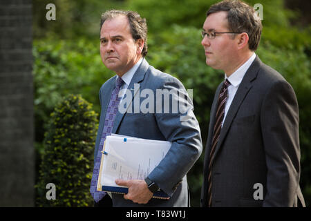 Londra, Regno Unito. Il 7 maggio, 2019. Scott A. Hodge ha (l), Presidente della Fondazione fiscali, a Washington DC-based think tank, arriva al 10 di Downing Street per un mee Foto Stock