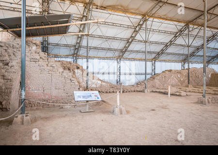 Il Cerimoniale di contenitore in Huaca della luna all'antica città di Moche moderno vicino a Trujillo in Perù Foto Stock