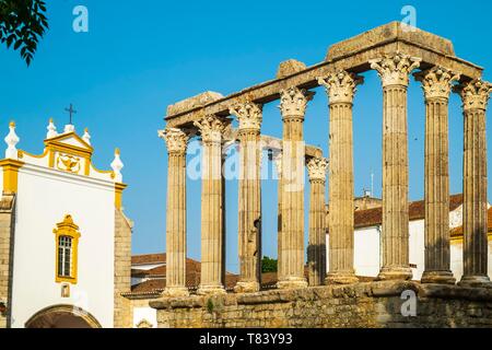 Il Portogallo, regione Alentejo, Evora, sito Patrimonio Mondiale dell'UNESCO, Tempio Romano di Evora o Tempio di Diana del secondo secolo Foto Stock