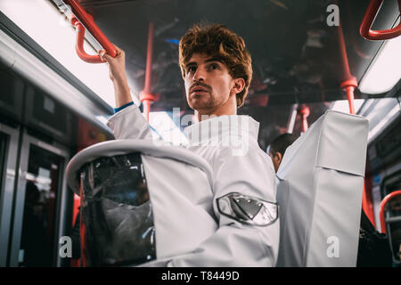 Astronauta che viaggiano in treno Foto Stock