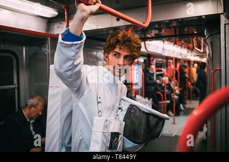 Astronauta che viaggiano in treno Foto Stock