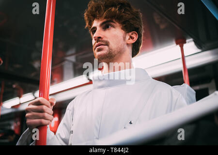 Astronauta che viaggiano in treno Foto Stock