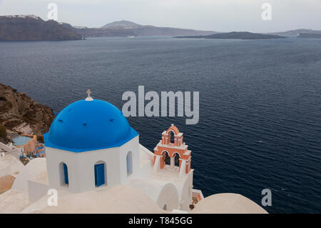 Pueblo de Oia, Isla de Santorini, Grecia Foto Stock