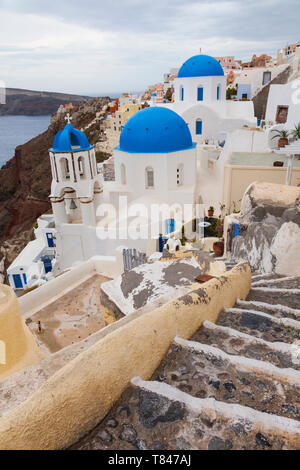 Pueblo de Oia, Isla de Santorini, Grecia Foto Stock