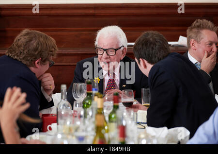 Fergie Rous & Barry Cryer al oldie pranzo letterario 07/05/19 Foto Stock