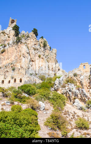 Bella San Hilarion nel castello di Kyrenia cipriota regione settentrionale di Cipro acquisiti su una fotografia verticale. Situato sulla Kyrenia mountain range Foto Stock