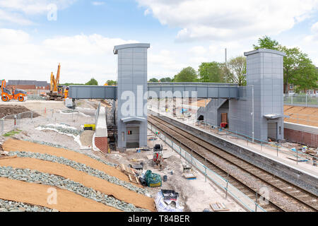 Il lavoro sta procedendo alla costruzione del controverso £19 milioni Chapelford stazione ferroviaria a Warrington West Foto Stock