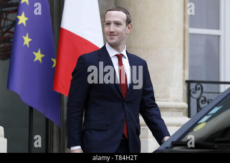 Parigi, Francia. Il 10 maggio, 2019. Il CEO di Facebook Mark Zuckerberg lascia l'Elysee Palace dopo un incontro con il presidente francese Emmanuel Macron a Parigi, in Francia, il 10 maggio 2019. Credit: Jack Chan/Xinhua/Alamy Live News Foto Stock