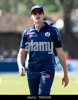 Il Grange, Edimburgo, Midlothian, Regno Unito. Il 10 maggio 2019. Scozia v Afghanistan ODI. Pic mostra: Scozia Brad Wheal, durante il secondo inning come Scozia prendere sull'Afghanistan in una sola giornata internazionale presso il Grange, Edimburgo Credito: Ian Jacobs/Alamy Live News Foto Stock