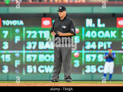 Maggio 04, 2019: MLB arbitro Paolo Emmel #50 durante una partita MLB tra il Toronto Blue Jays e Texas Rangers a Globe Life Park in Arlington, Texas TX sconfitto Toronto 8-5 Albert Pena/CSM. Foto Stock