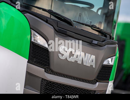 09 maggio 2019, Brandeburgo, Schwedt/Oder: un autocarro Scania è parcheggiato in un parcheggio. Foto: Monika Skolimowska/dpa-Zentralbild/dpa Foto Stock