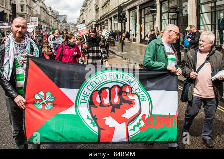 11 Maggio, 2019. Londra, UK. I sostenitori del Celtic unisciti a migliaia in marcia per la Palestina in una centrale di Londra dimostrazione organizzata da palestinese per la campagna di solidarietà. David Rowe/ Alamy Live News Foto Stock