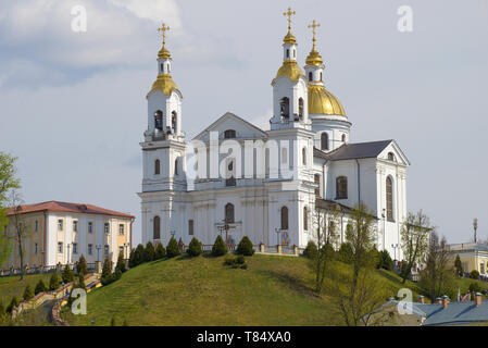 Santa Cattedrale dell Assunzione di close-up su un nuvoloso giorno di maggio. Vitebsk, Bielorussia Foto Stock