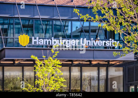 West Loop, Chicago-May 4, 2019: la parte anteriore della porta di ingresso di Hamburger University, McDonald's Corporate Headquarters situato nel Near West Side. Principali Foto Stock