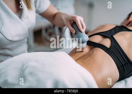 Fisioterapia trattamento ad ultrasuoni Foto Stock