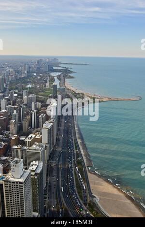 Chicago al tramonto visto da sopra a 360 Chicago in cima il John Hancock Center, vicino al lato nord, Magnificent Mile di Chicago, Illinois, Stati Uniti d'America Foto Stock