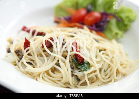 Spaghetti con pancetta e cozze Foto Stock