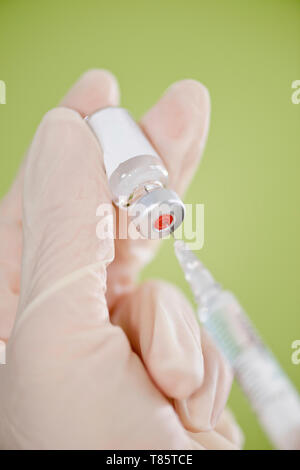 La preparazione di vaccino Foto Stock