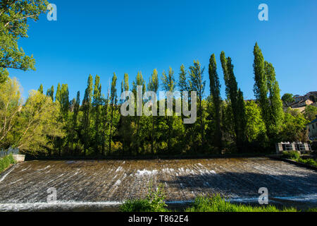 Fiume Eresma e il Parco Alameda a Segovia, Spagna Foto Stock