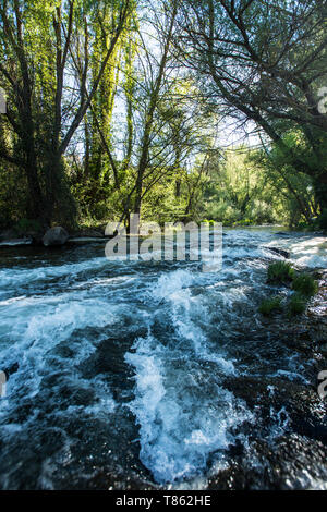 Fiume Eresma e il Parco Alameda a Segovia, Spagna Foto Stock