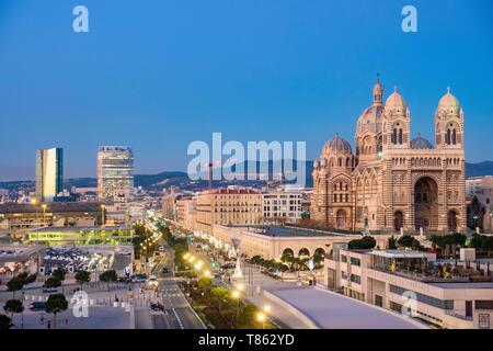 Francia, Bouches du Rhone, Marsiglia, zona euromediterranee, la basilica de la Grande, CMA CGM Tower dell'architetto Zaha Hadid e La Marseillaise torre di Jean Nouvel Foto Stock