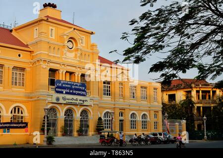 Cambogia, Phnom Penh, il principale ufficio postale francese edificio in stile coloniale Foto Stock