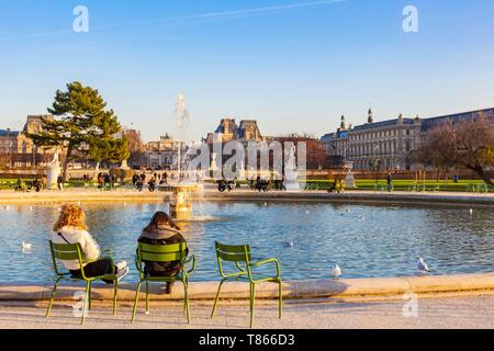 Francia, Parigi, giardino delle Tuileries in inverno, il bacino a sezione ottagonale Foto Stock