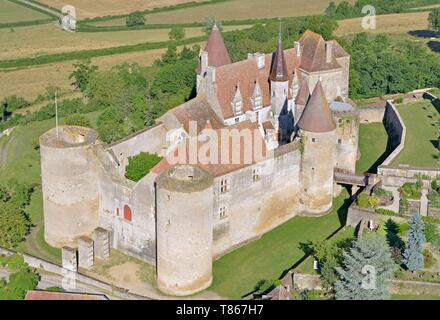 Francia, Cote d'Or, Chateauneuf en Auxois, etichettati i più bei villaggi di Francia, il castello (vista aerea) Foto Stock