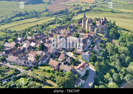 Francia, Cote d'Or, Chateauneuf en Auxois, etichettati i più bei villaggi di Francia, il castello (vista aerea) Foto Stock