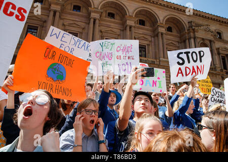 Gli studenti in Victoria e intorno a Australia prendere una scuola sciopero al rally il governo d'azione sul clima gamma. Foto Stock