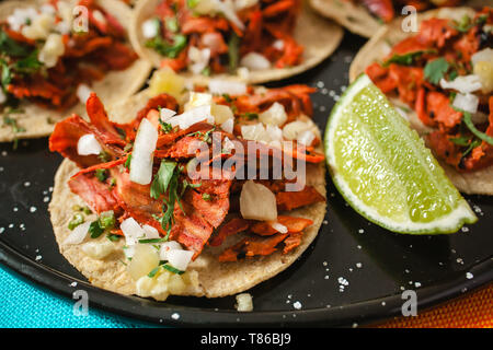 Tacos al pastore, messicano taco, cibo di strada in città del messico Foto Stock