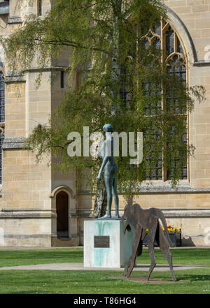 St Edmund e Wolf sculture, Bury St Edmunds Abbey motivi Foto Stock