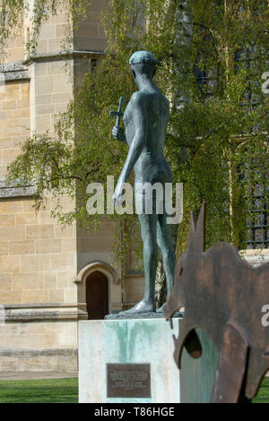 St Edmund e Wolf sculture, Bury St Edmunds Abbey motivi Foto Stock