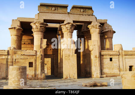 Antiche colonne di Kom Ombo tempio, Egitto Foto Stock