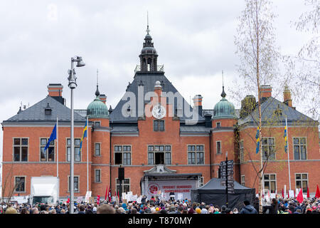 UMEA, Svezia - 1 Maggio 2019 - Stefan Löfven Primo Ministro di Svezia facendo una parola al di fuori della casa di città di Umeå. Foto Stock