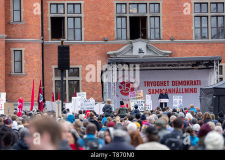 UMEA, Svezia - 1 Maggio 2019 - Stefan Löfven Primo Ministro di Svezia facendo una parola al di fuori della casa di città di Umeå. Foto Stock