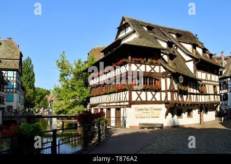 Francia, Bas Rhin, Strasburgo, città vecchia sono classificati come patrimonio mondiale dall'UNESCO, dal quartiere Petite France con la Maison des Tanneurs ristorante Foto Stock