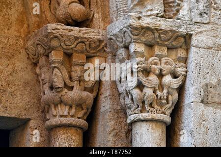 In Spagna, in Catalogna, Pirenei catalani, Garrotxa distretto, Besalu, la città medievale di Besalu, Sant Vincenç chiesa, capitelli Foto Stock