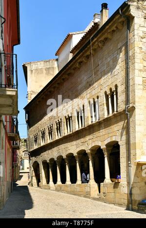 In Spagna, in Catalogna, Pirenei catalani, Garrotxa distretto, Besalu, egli medievale città di Besalu, Casa Llaudes Foto Stock