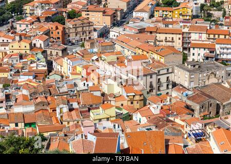 L'Italia, Sardegna, Provincia di Oristano, Bosa, vista sui tetti della città Foto Stock