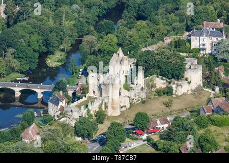 Francia, Vienne, angoli sur l'Anglin, etichettati Les Plus Beaux Villages de France (i più bei villaggi di Francia), il castello oltre il fiume Anglin (vista aerea) Foto Stock