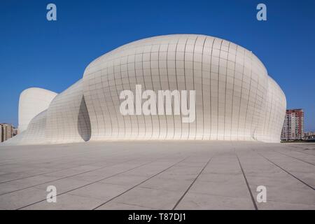 Azerbaigian, Baku, Heydar Aliyev Cultural Center, edificio progettato da Zaha Hadid, esterna Foto Stock