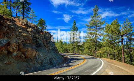 Un bell'angolo sulla Highway 36 nella California settentrionale Foto Stock